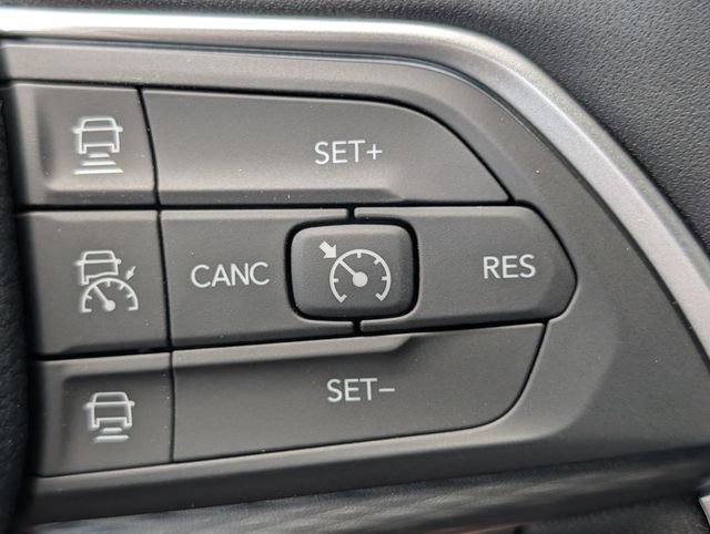 New 2026 Bright White Clear-Coat Exterior Paint Jeep Laredo X image 21