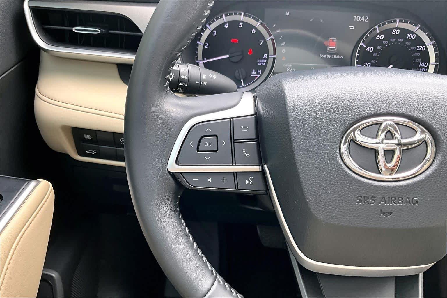 Used 2023 Wind Chill Pearl Toyota XLE image 24