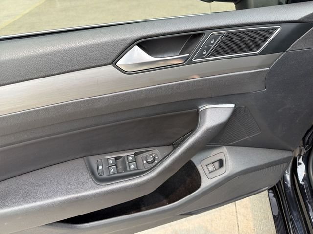 Used 2019 Black Volkswagen 2.0T SE image 16