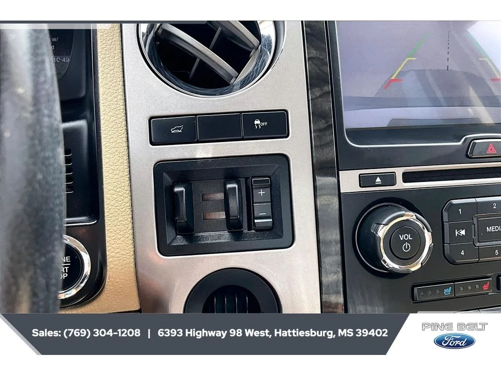 Used 2016 White Platinum Tri-Coat Metallic Ford Limited image 23