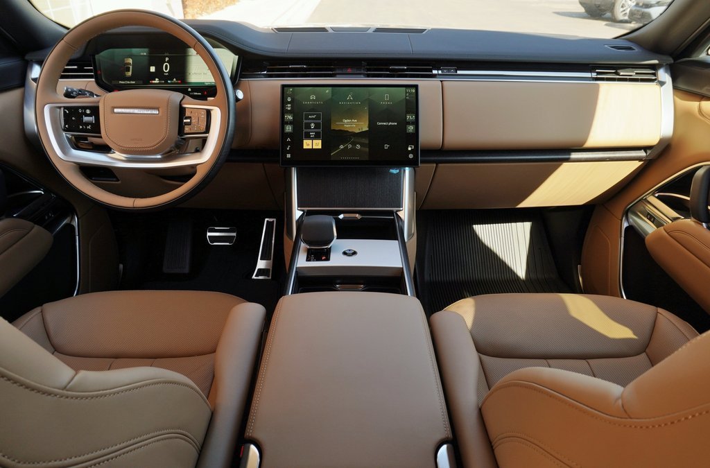 New 2026 Carpathian Grey Land Rover SE image 8