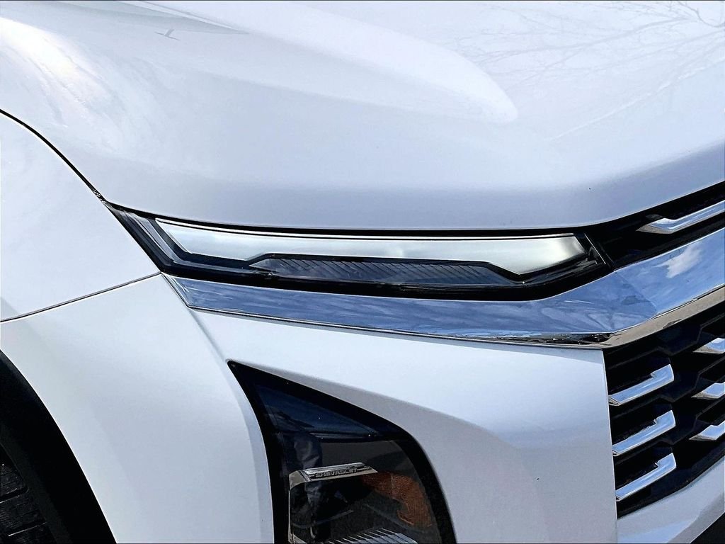 Used 2025 White Chevrolet LT image 30
