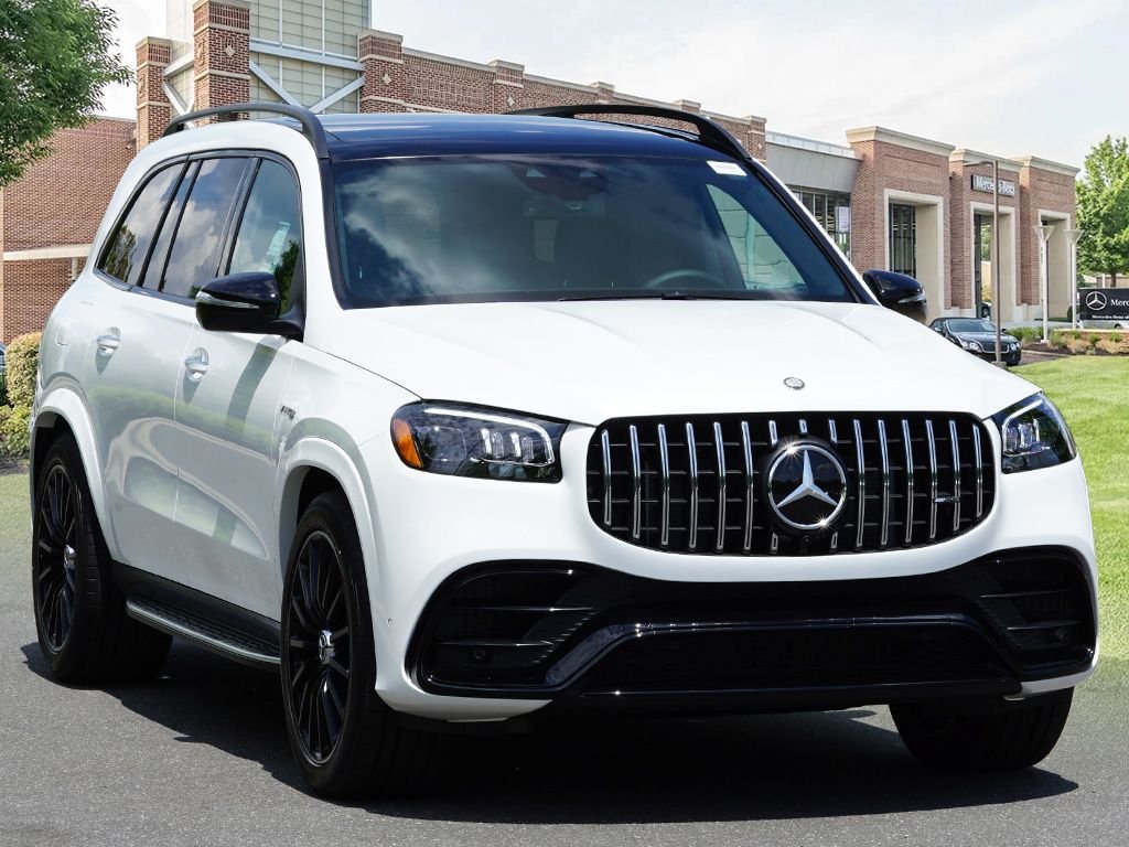 New 2026 MANUFAKTUR Moonlight White Metallic Mercedes-Benz GLS 63 AMG® image 3