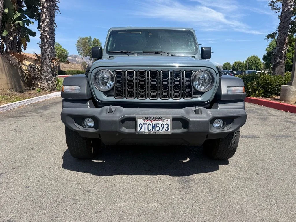 Used 2024 Gray Jeep Sport S image 3