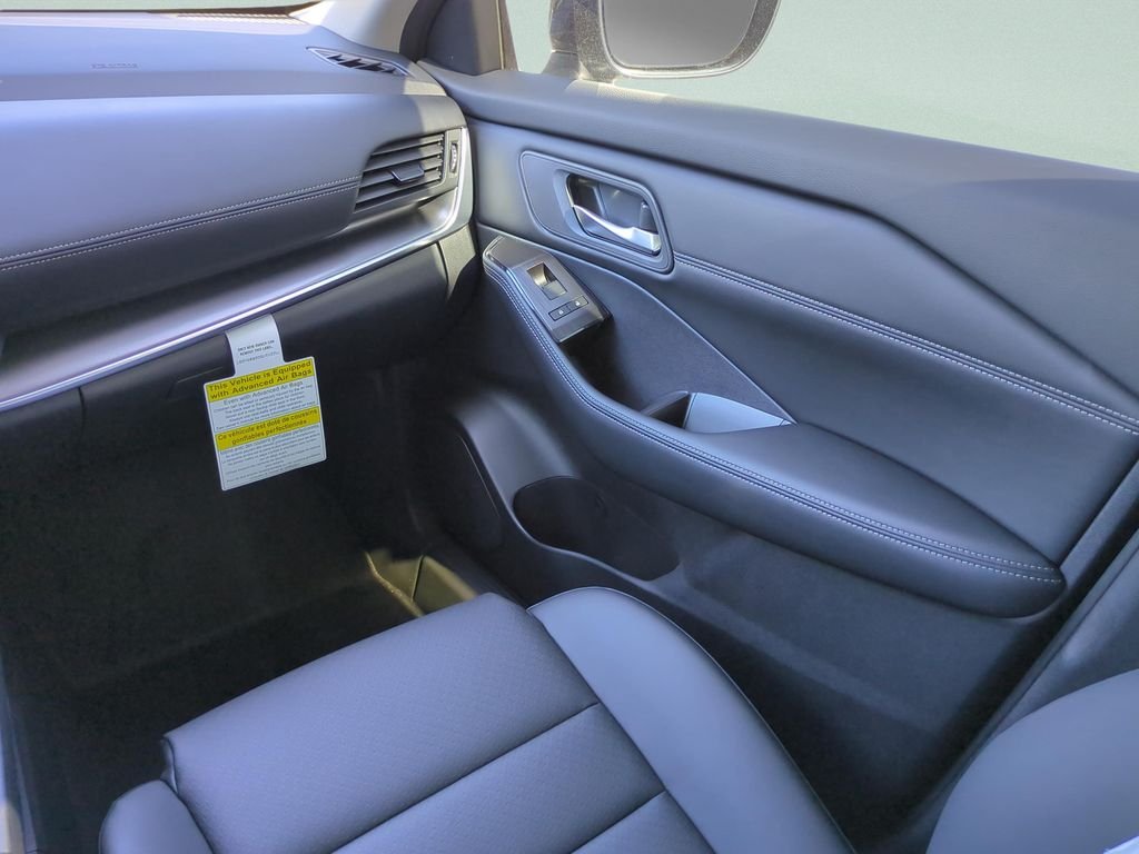 New 2026 Everest White Pearl TriCoat Nissan Dark Armor™ image 32