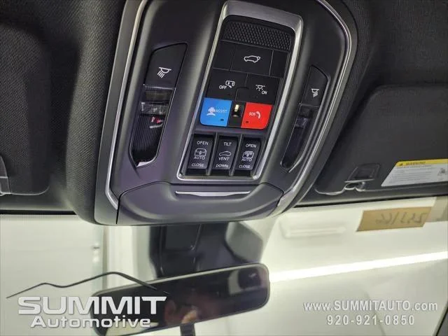New 2025 Silver Zynith Exterior Paint Jeep Limited image 25