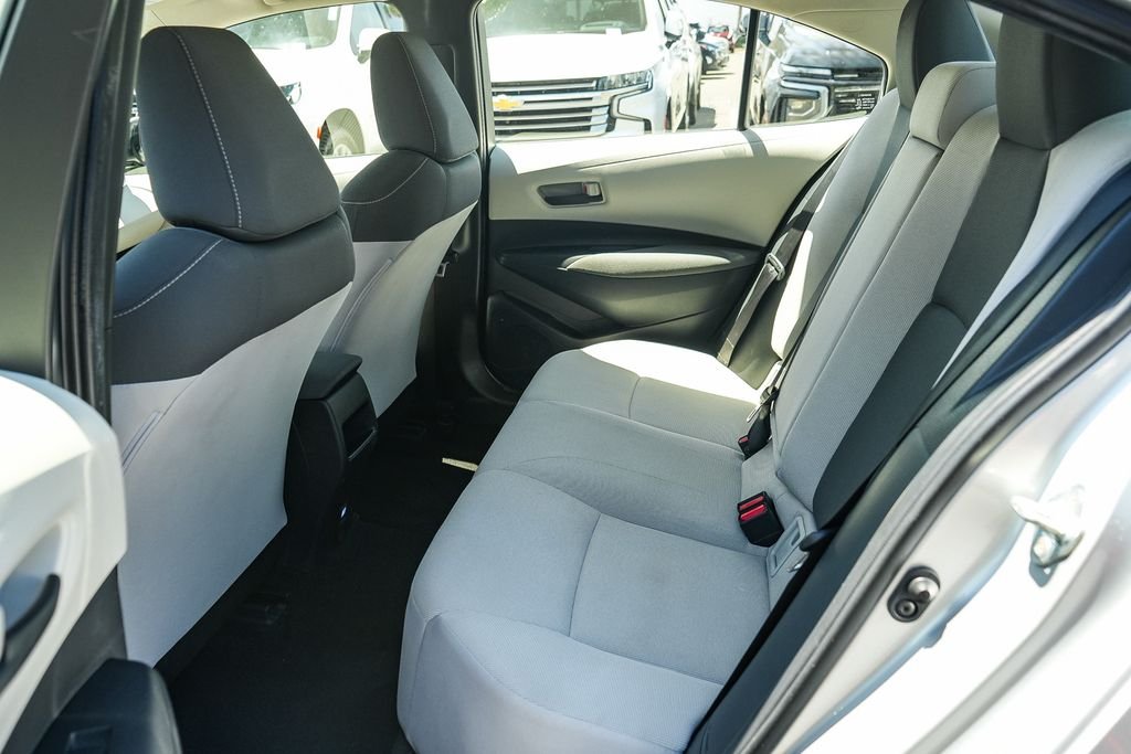 Used 2022 Silver Toyota LE image 17