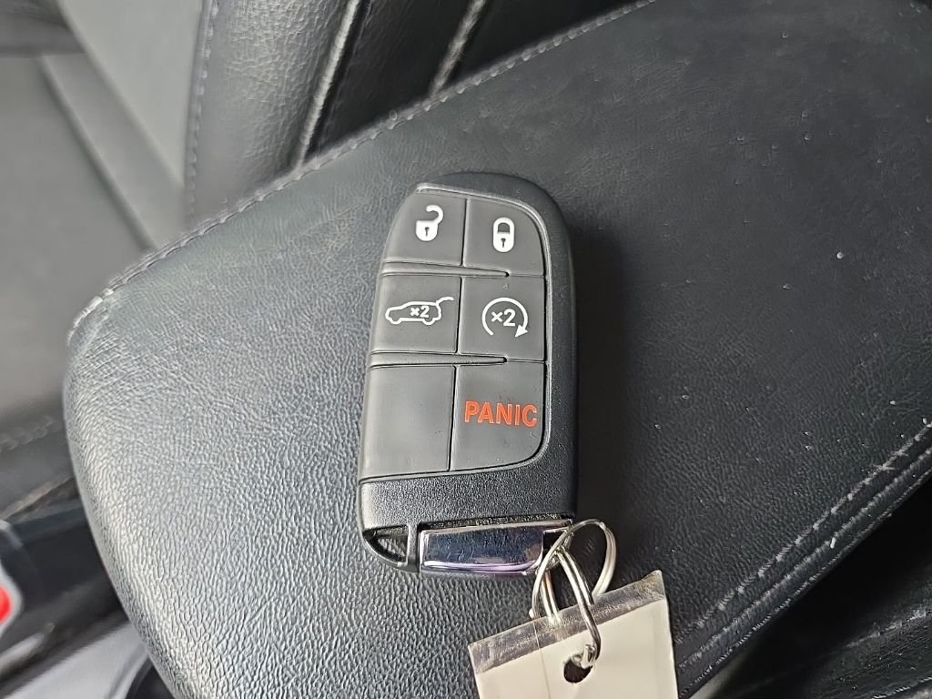 Used 2018 White Jeep Latitude image 92
