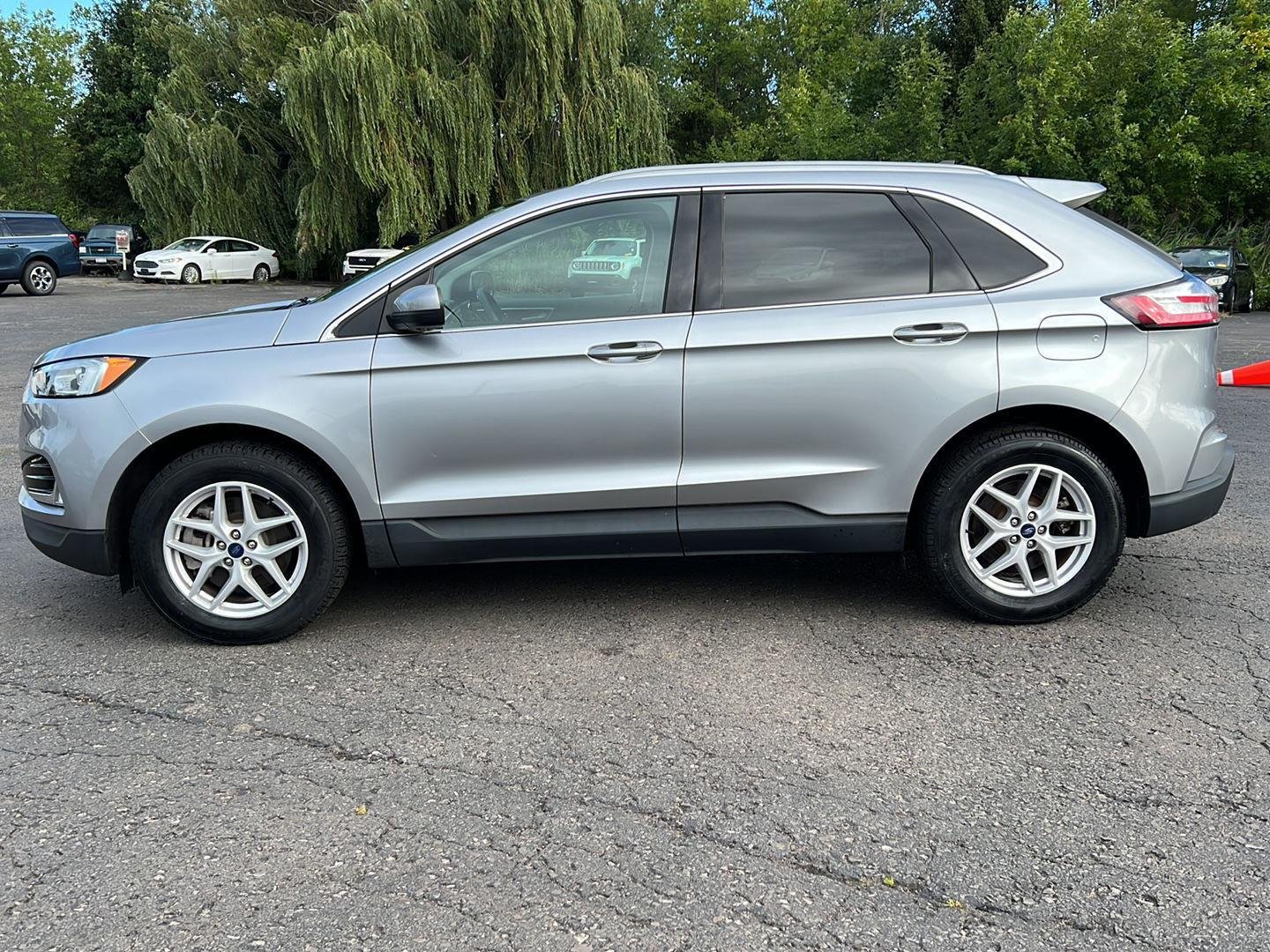 Used 2021 Iconic Silver Ford SEL image 4