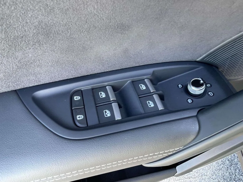Used 2024 Daytona Gray Pearl Effect Audi S line Prestige image 16