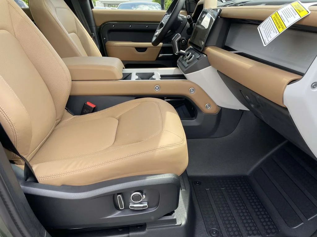 New 2026 Woolstone Green Land Rover X-Dynamic SE image 22