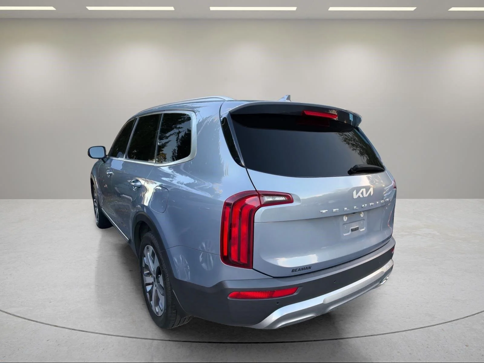 Used 2022 Everlasting Silver Kia S image 3
