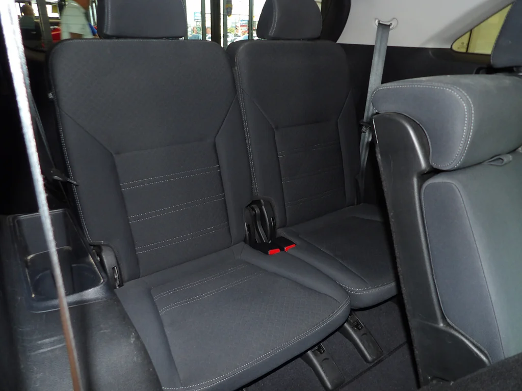 Used 2019 Sparkling Silver Kia LX V6 image 18