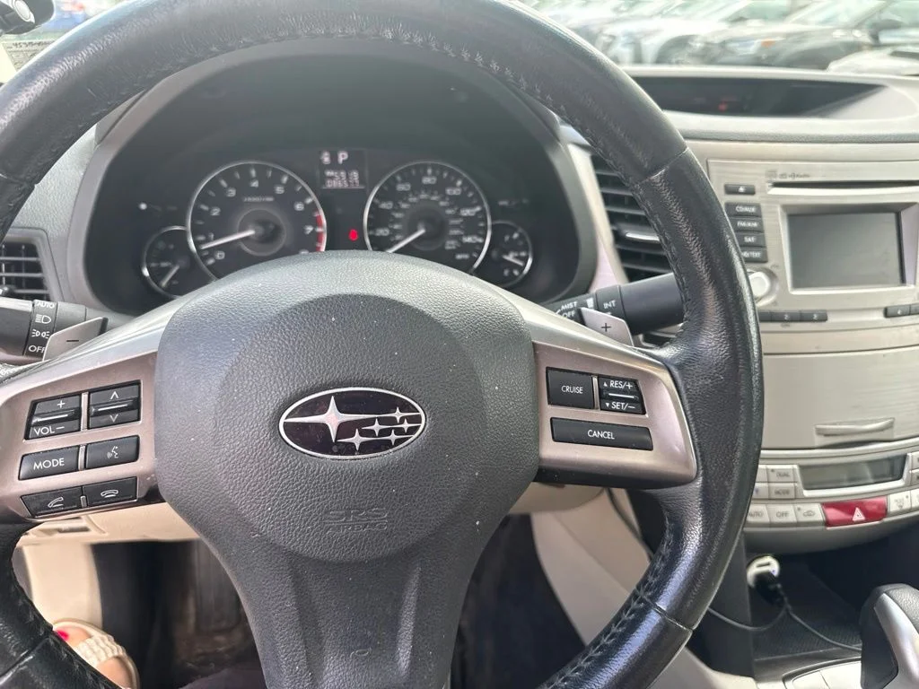 Used 2012  Subaru 2.5i image 17