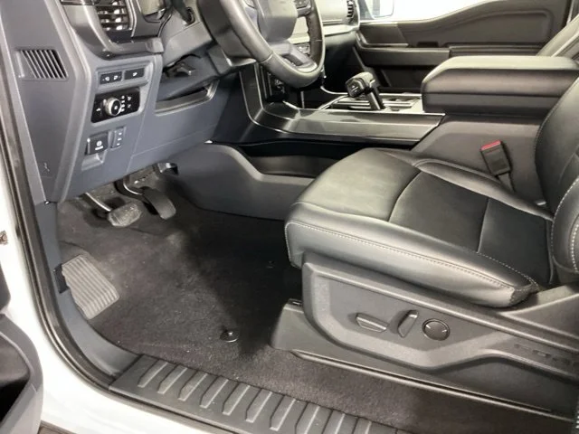 Used 2023 Oxford White Ford XLT image 16