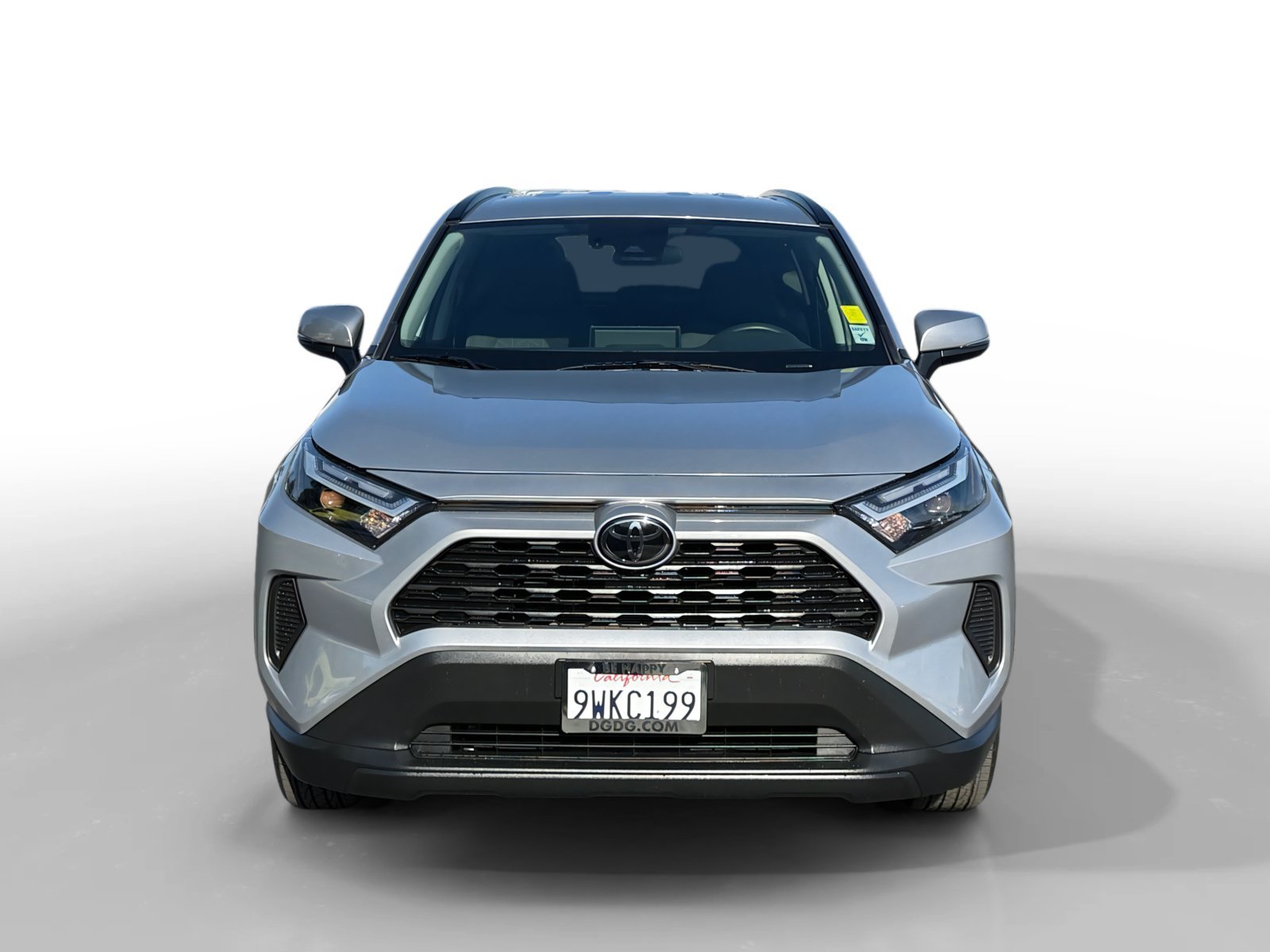 Used 2025 Silver Sky Metallic Toyota XLE image 8