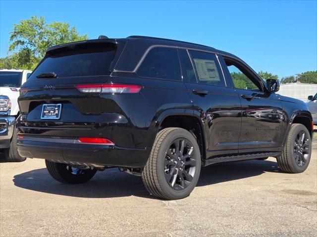 New 2026 Diamond Black Crystal Pearlcoat Jeep Limited image 42