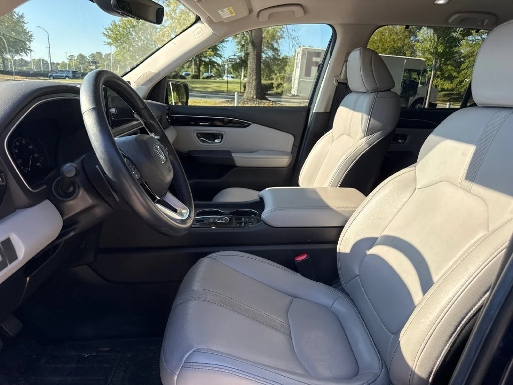 Used 2025 Obsidian Blue Pearl Honda EX-L image 12