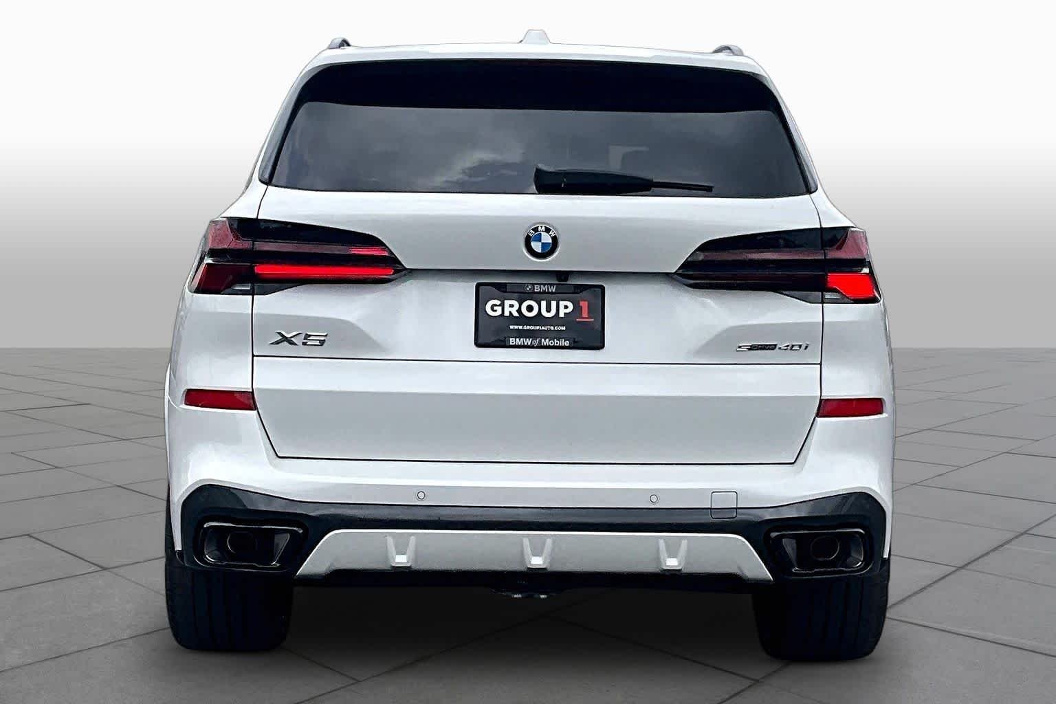 New 2026 Mineral White Metallic BMW sDrive40i image 4
