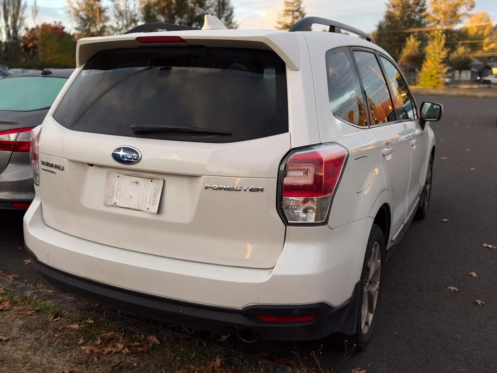 Used 2018 Crystal White Pearl Subaru 2.5i Touring image 2