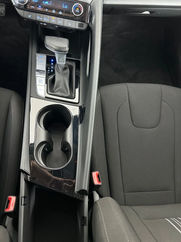 Used 2024 White Hyundai SEL image 14