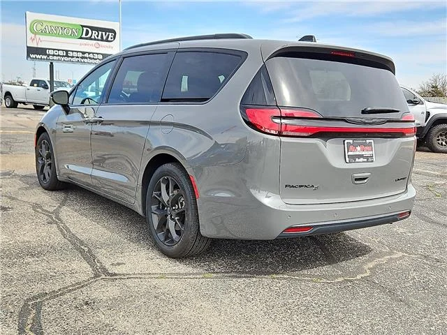 Used 2025 Ceramic Gray Clearcoat Chrysler Limited Front-Wheel Drive Passenger image 2