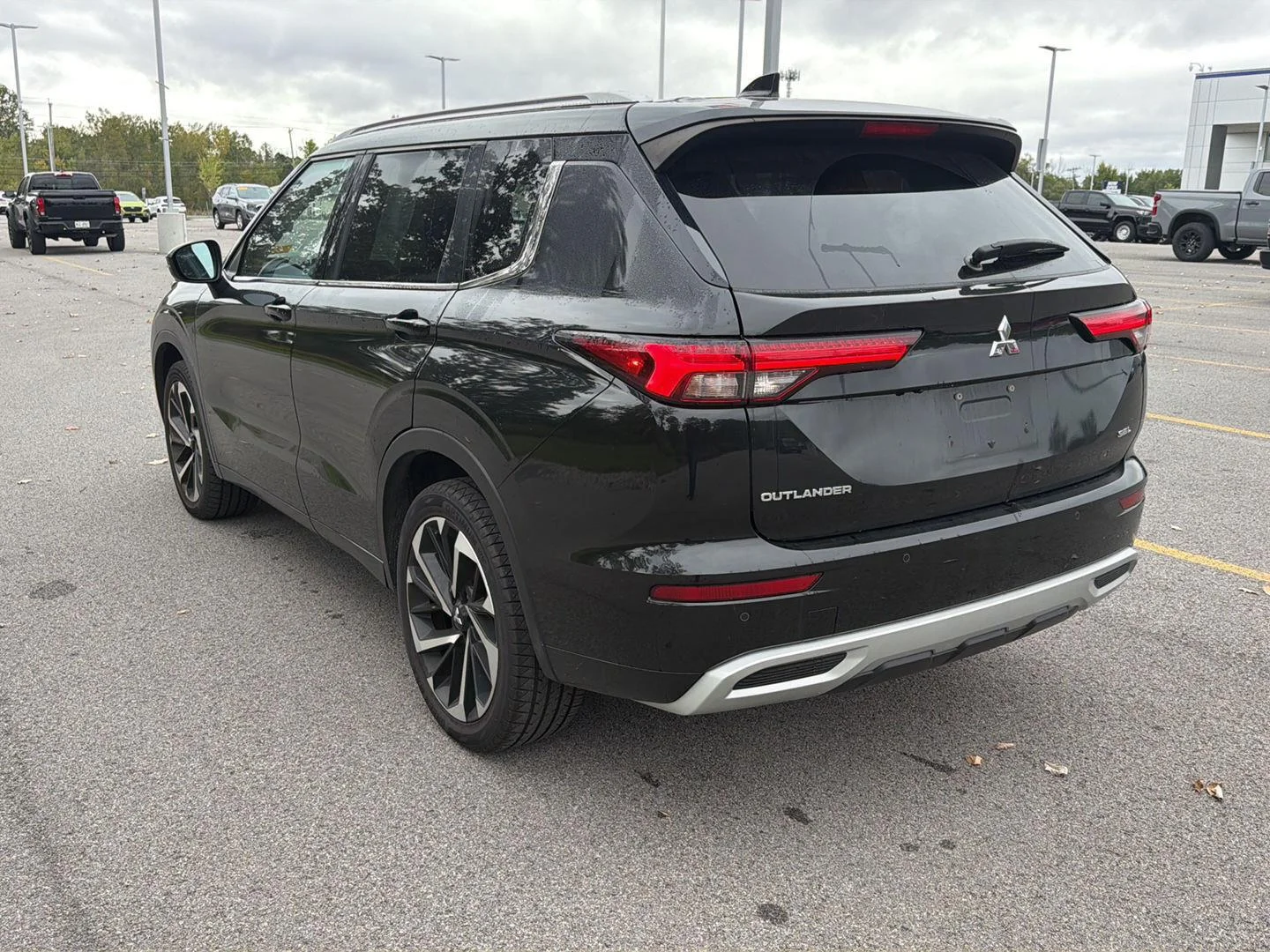 Used 2022 Black Diamond Mitsubishi SEL image 5