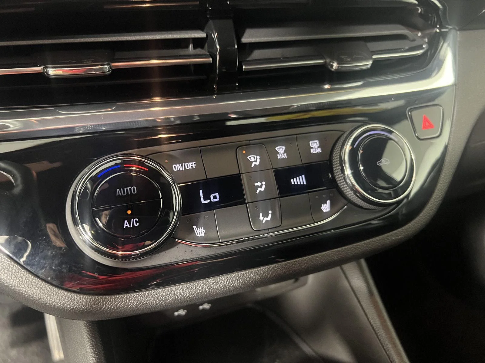 Used 2024 Summit White Buick Sport Touring image 10