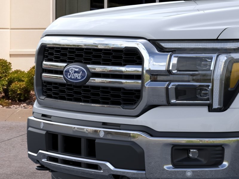New 2026 Oxford White Ford LARIAT image 17