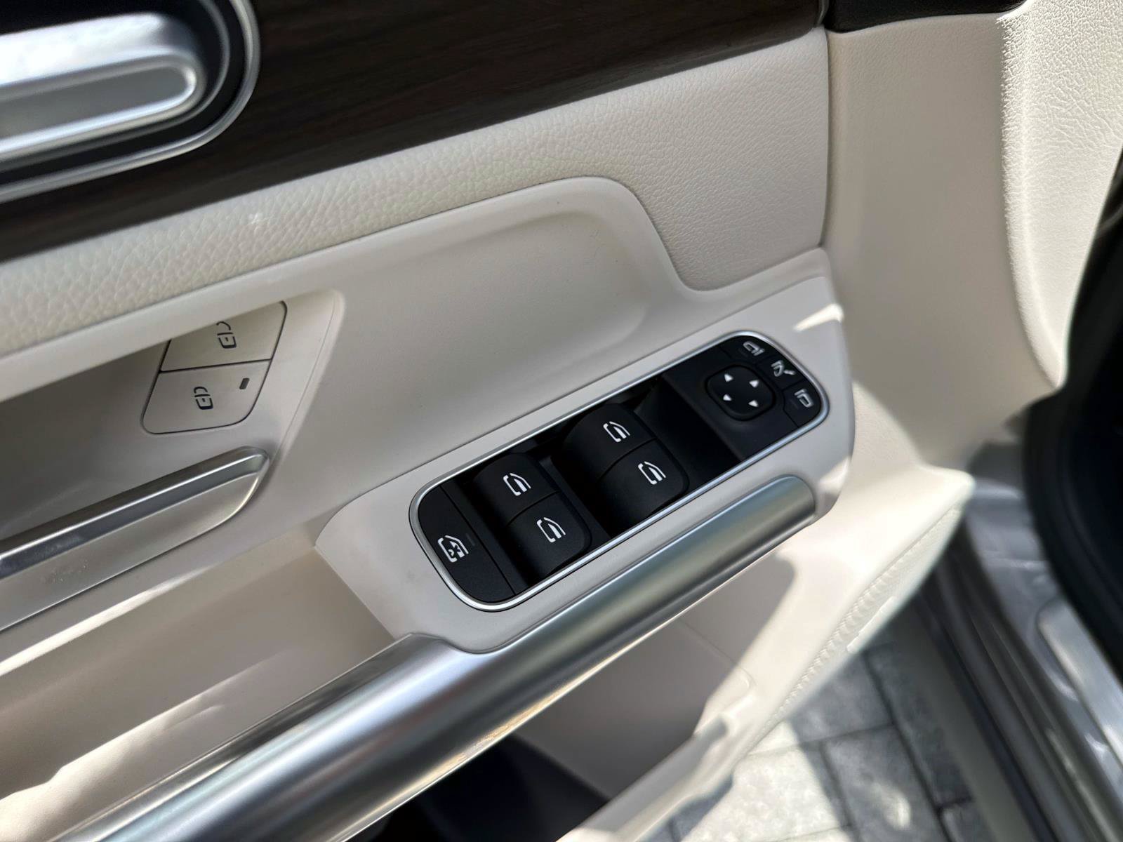 New 2026 Gray Metallic Mercedes-Benz 250 SUV image 19