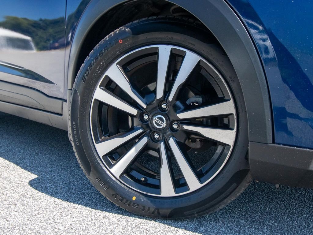 Used 2020 Blue Nissan SV image 16