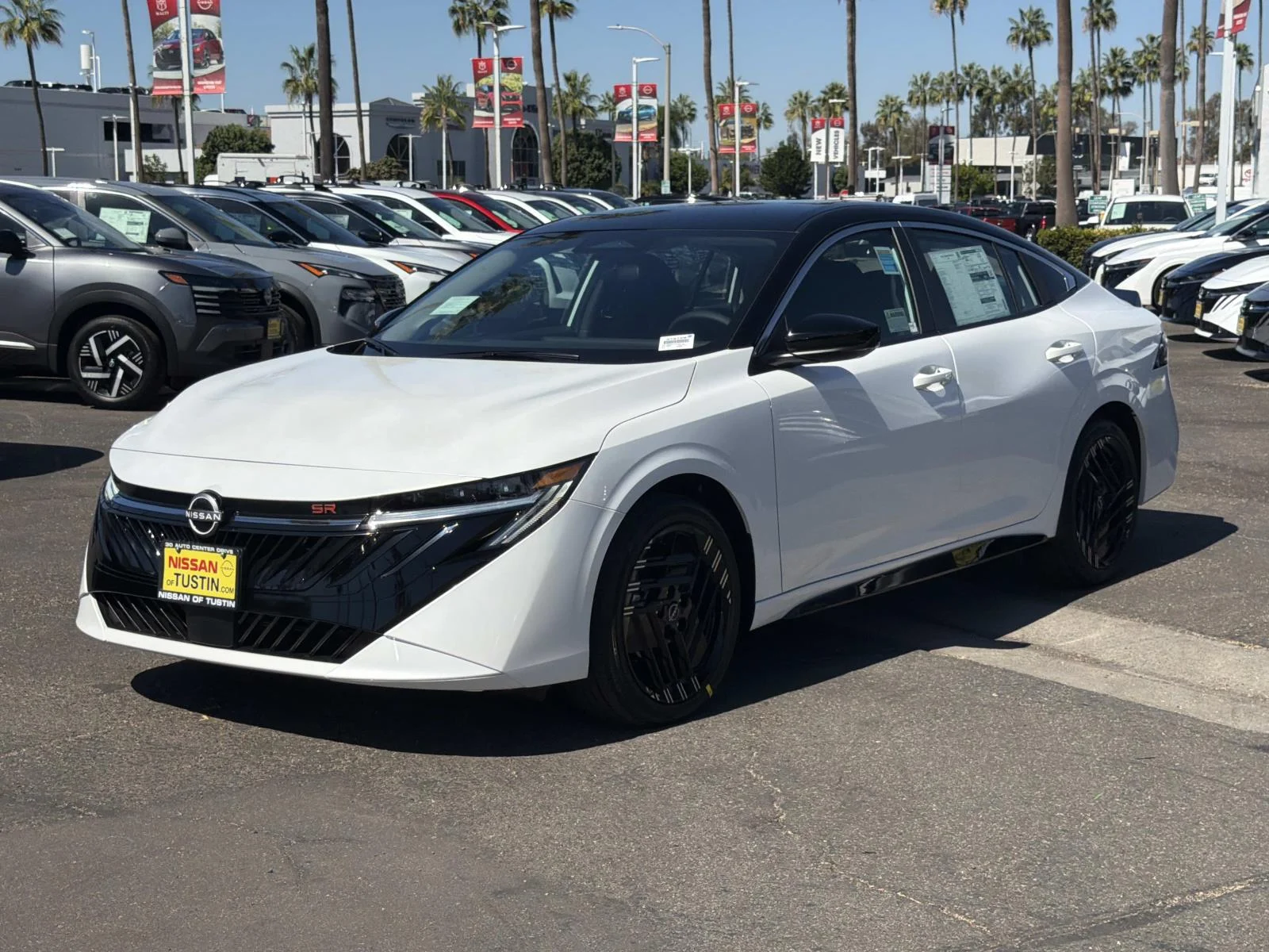 New 2027 Aspen White Tricoat/Super Black Nissan SR image 2