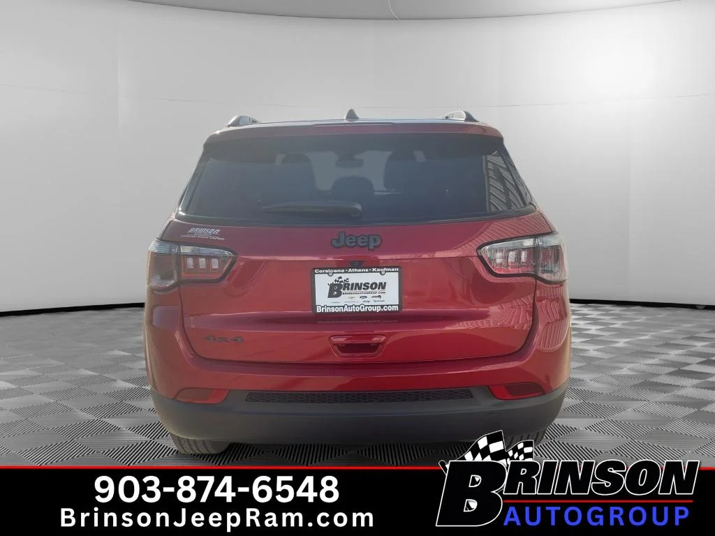 New 2026 Red Hot Pearl-Coat Exterior Paint Jeep Latitude Altitude image 4