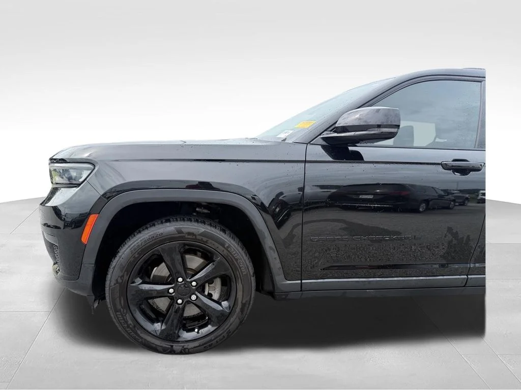 Used 2021 Black Jeep Altitude image 23