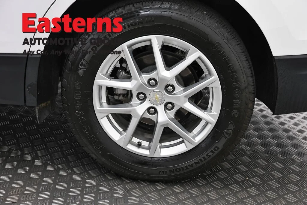 Used 2022 White Chevrolet LT image 32