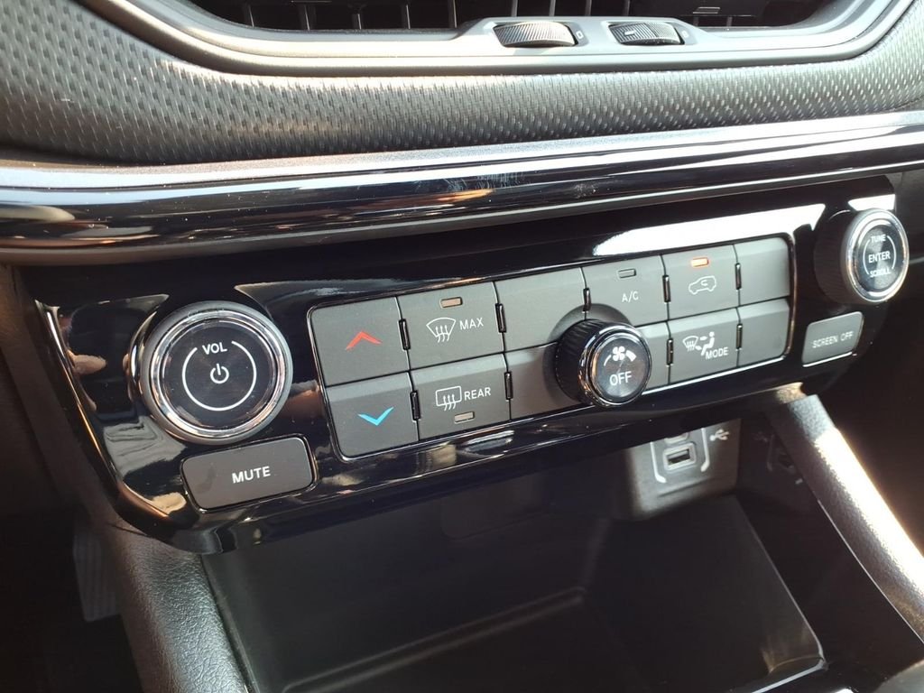 New 2026 Joose (DISC) Jeep Latitude image 16
