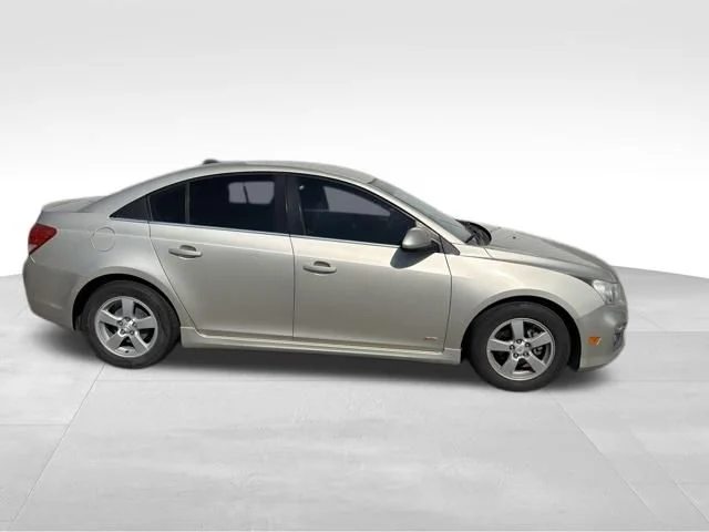 Used 2015 Gold Chevrolet 1LT image 2