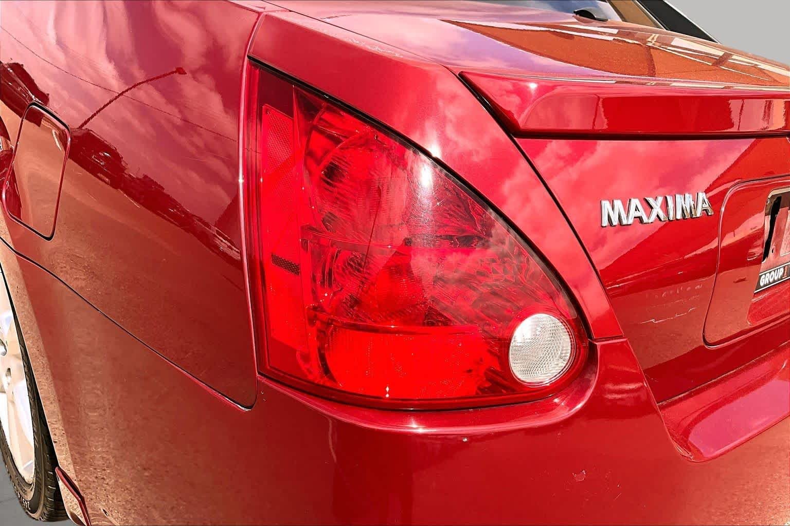 Used 2004 Red Opulence Metallic Nissan SE image 27