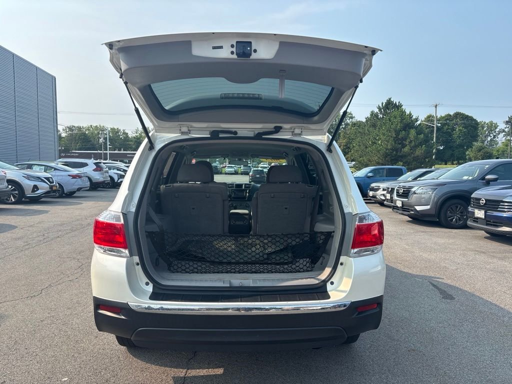 Used 2013 White Toyota Base image 6