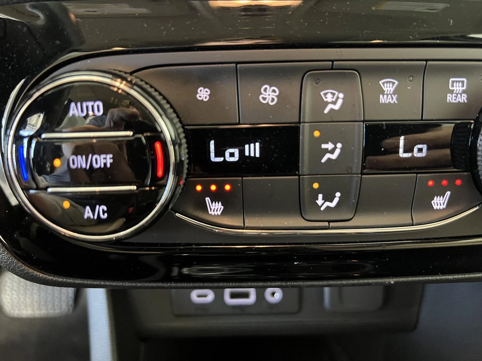 Used 2023 Moonstone Gray Metallic Buick Essence image 19