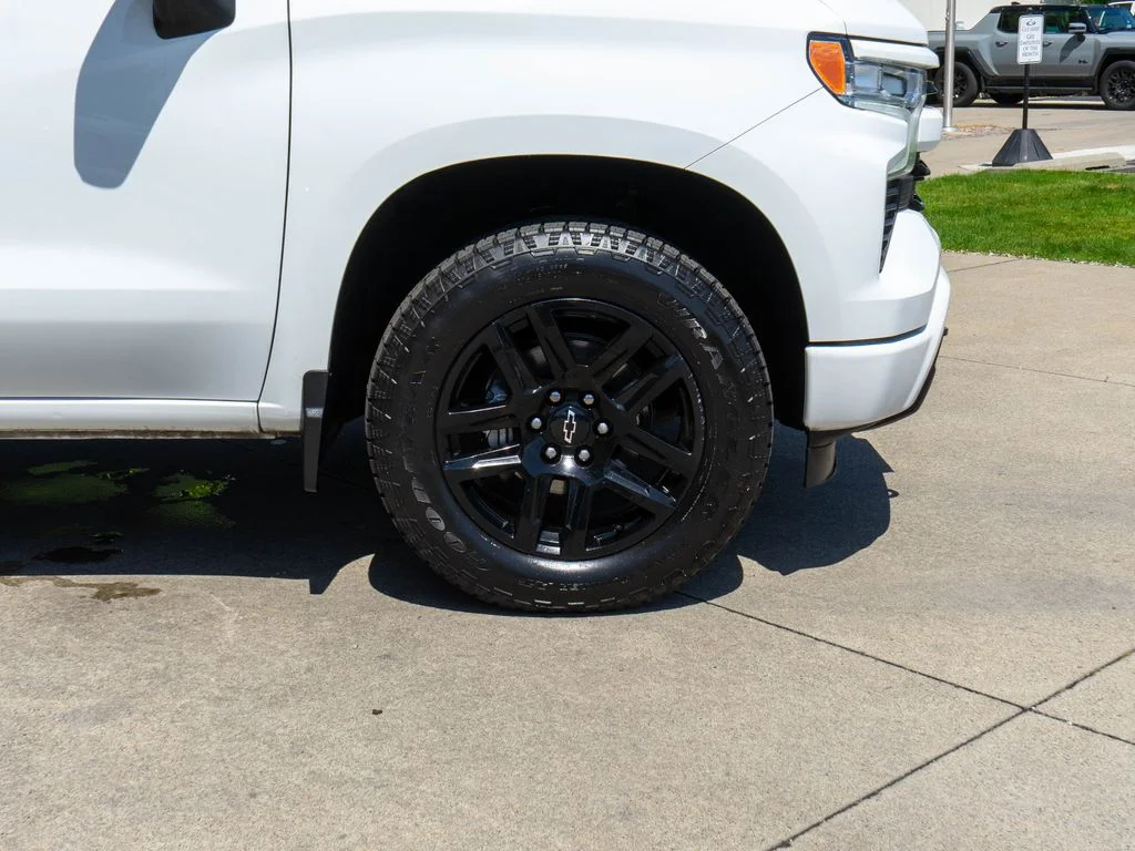 Used 2024 White Chevrolet RST image 35