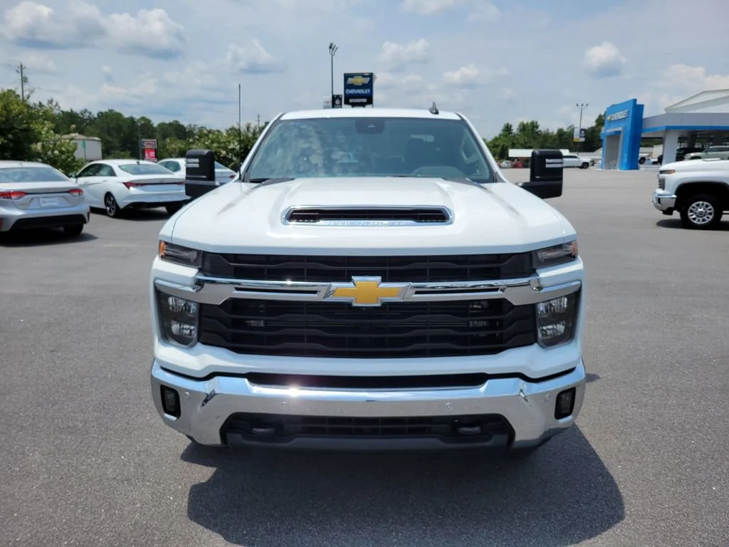 Used 2025 Summit White Chevrolet LT image 8