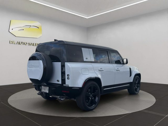 Used 2023 White Land Rover V8 image 7
