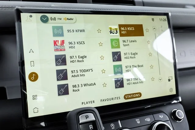 New 2026 White Land Rover X-Dynamic SE image 38