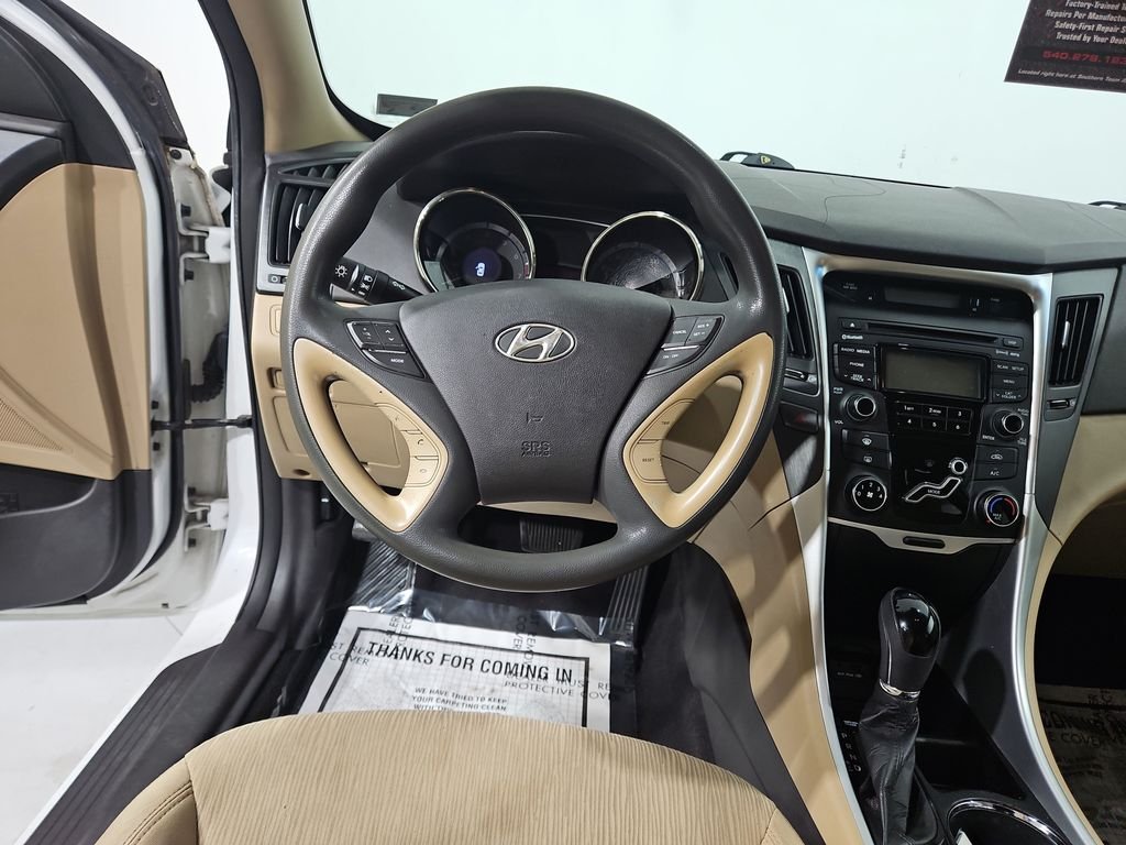 Used 2012 White Hyundai GLS image 14