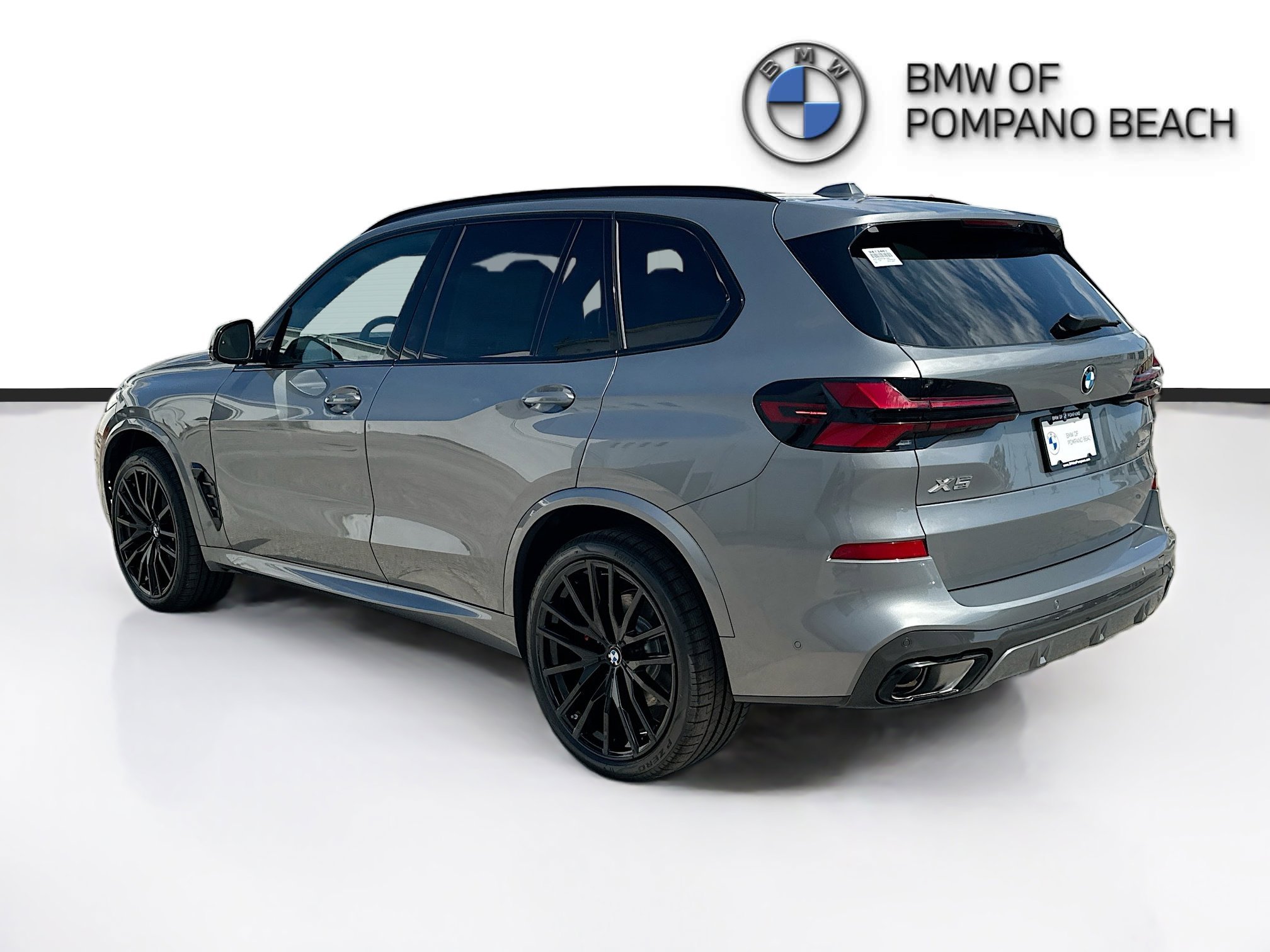 New 2026 Skyscraper Grey Metallic BMW sDrive40i image 4