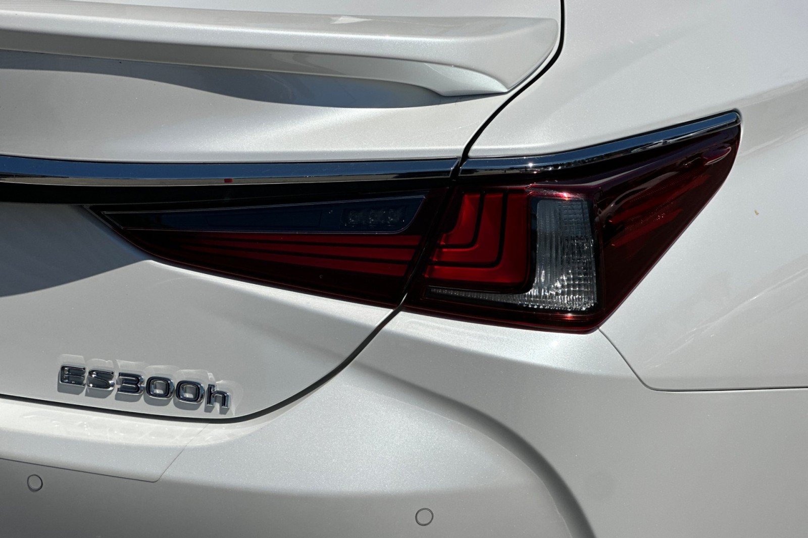 Used 2019 WHITE Lexus ES 300h image 27