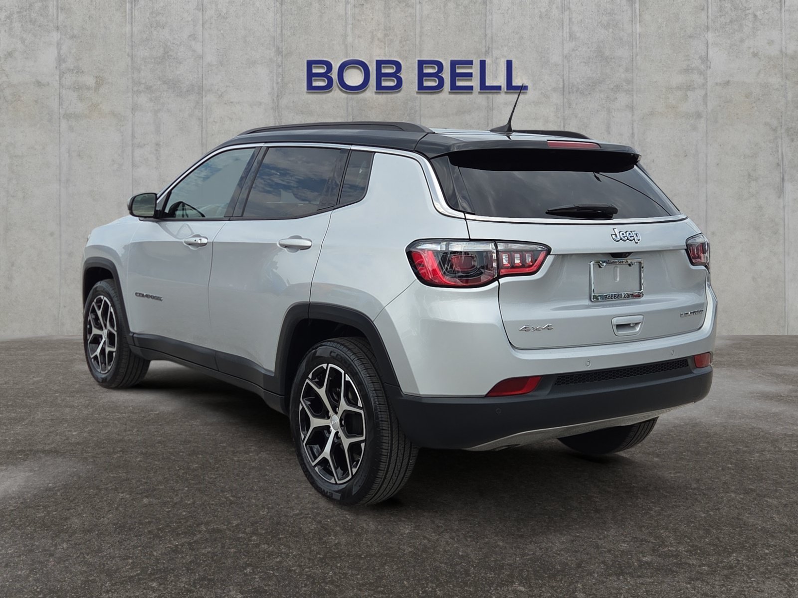 Used 2024 Silver Jeep Limited image 3