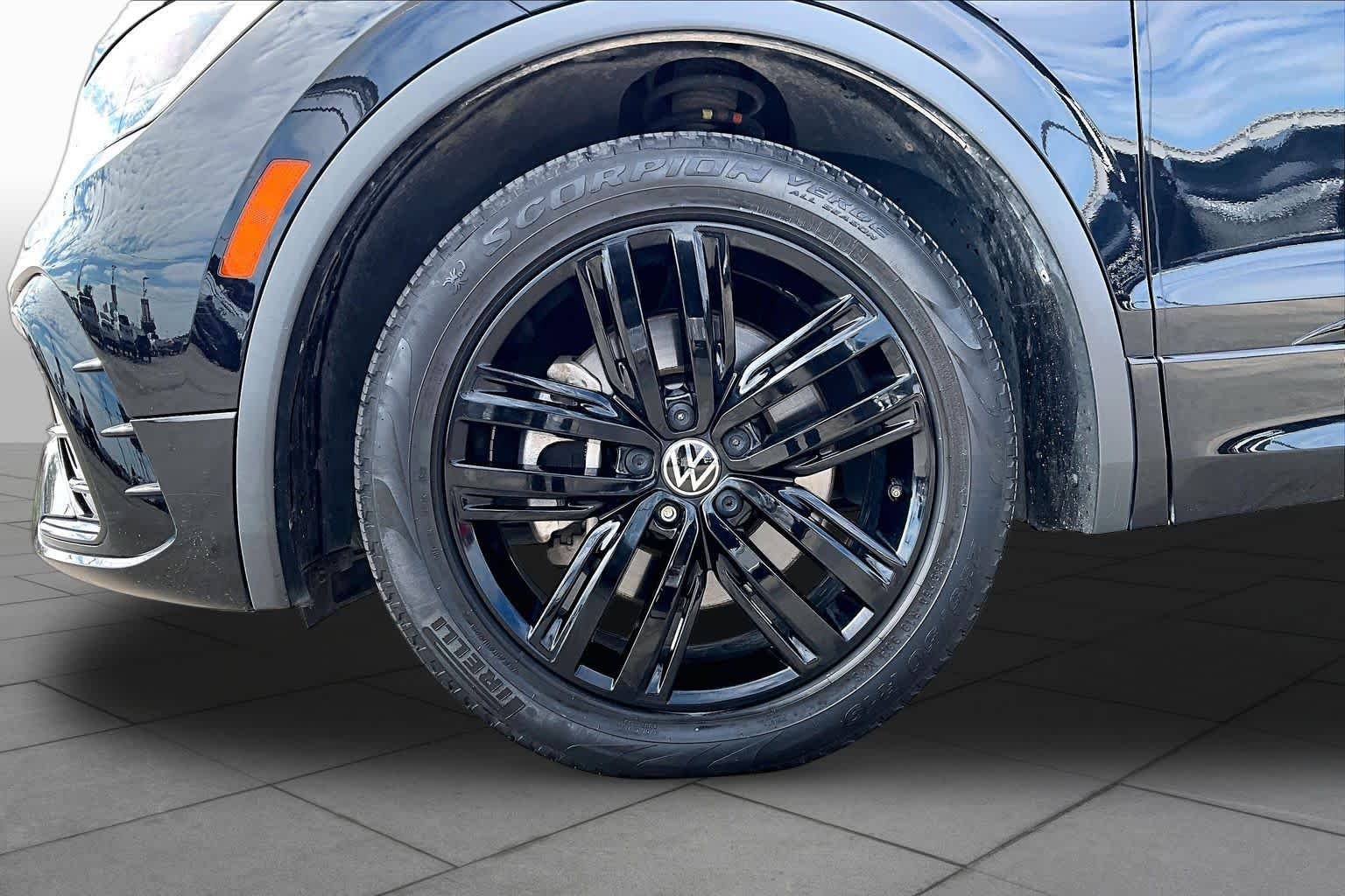 Used 2022 Deep Black Pearl Volkswagen SE R-Line Black image 11
