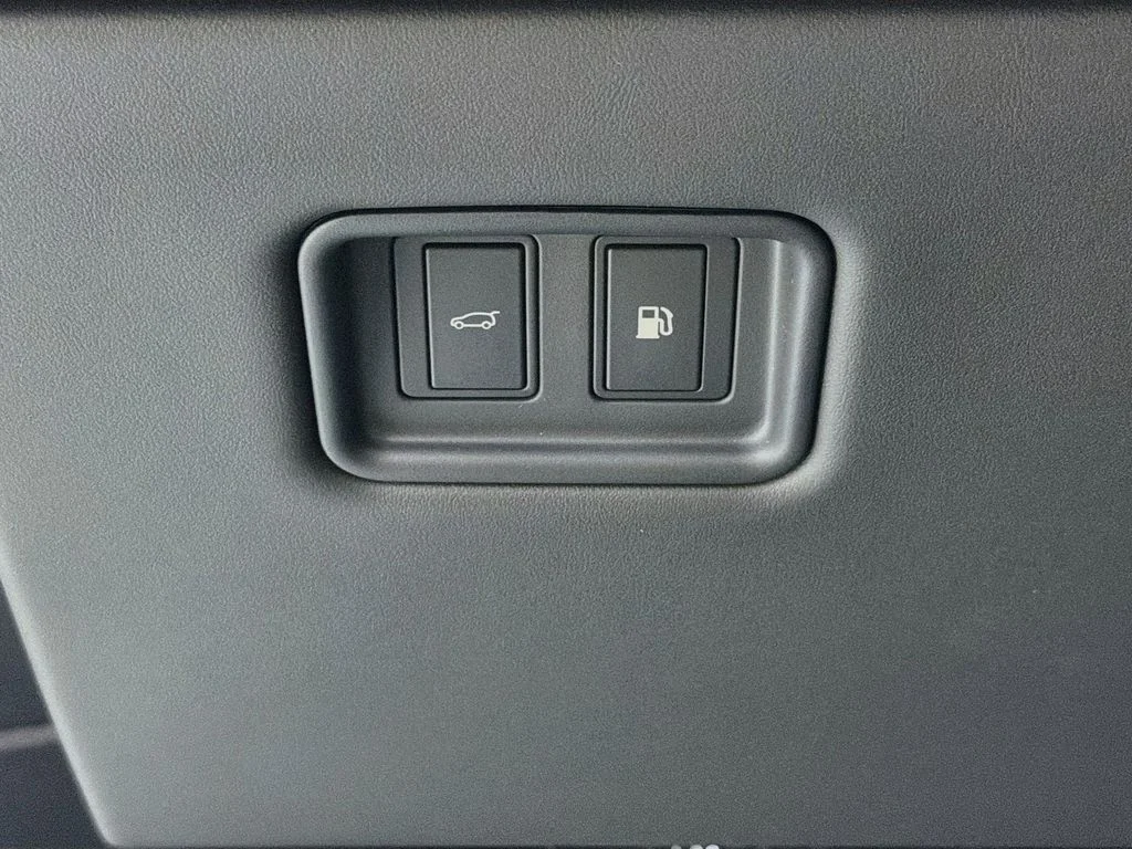 New 2026 Fuji White Land Rover Dynamic SE image 10